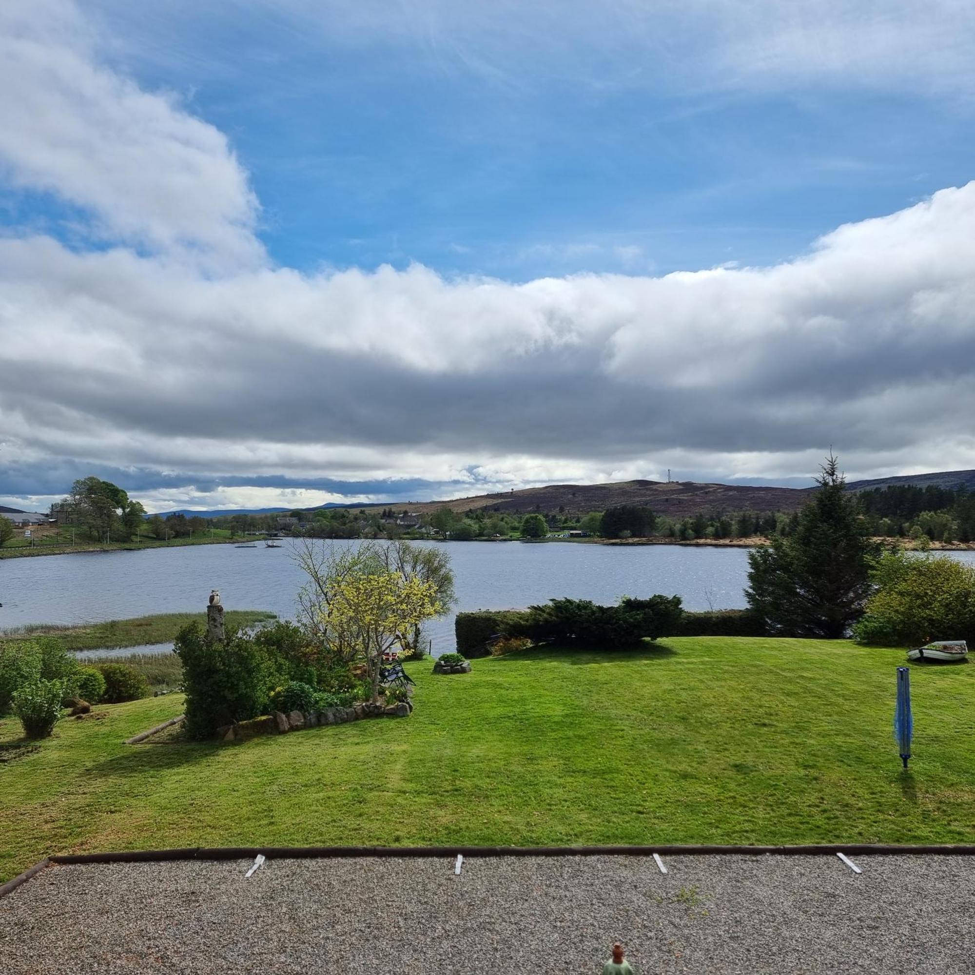 Loch View, Lairg Hotel Exterior photo